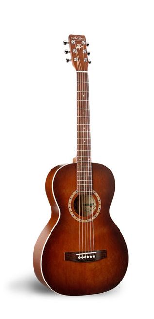 Фото Art & Lutherie AMI CEDAR ANTIQUE BURST+Чехол  Акустическая гитара Parlor, цвет - санбёрст